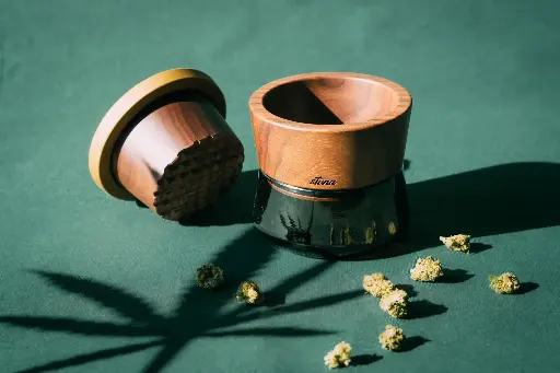 Stona Herb Grinder Gold Walnut